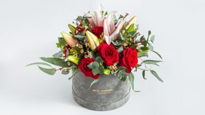 Σύνθεση Lilium Mix σε Καπελιέρα