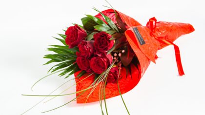 Bouquet with 6 Upper Class roses